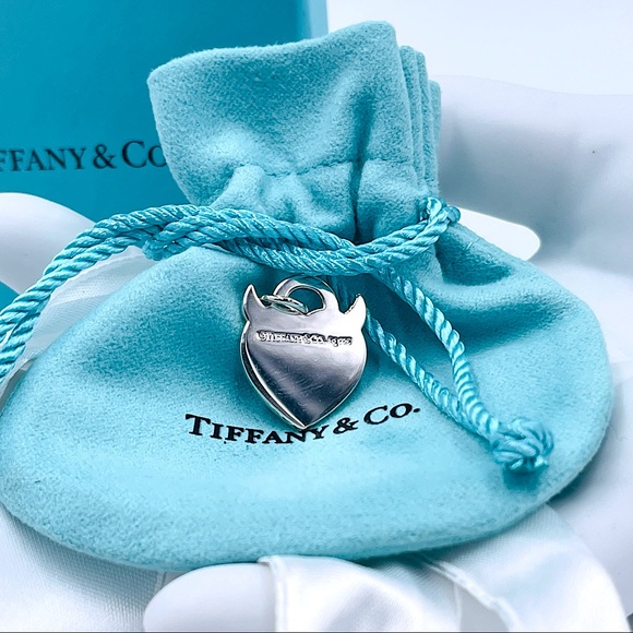 Tiffany & Co. RTT Blue Devil Heart Tag Cha… - Picture 3 of 8